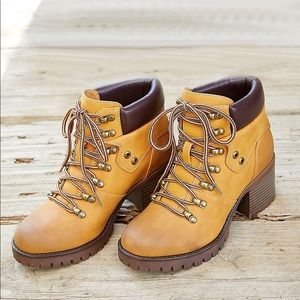 Maurices Heeled Hiking Boots